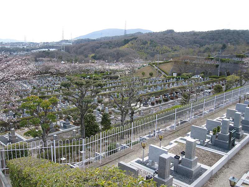 飯盛霊園　広大な敷地の園内