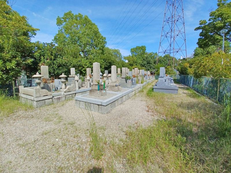 鳥飼野々自治会三組墓地