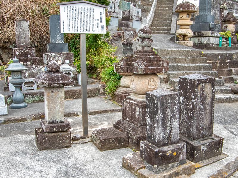 変形宝筺印塔「沼津市指定文化財」