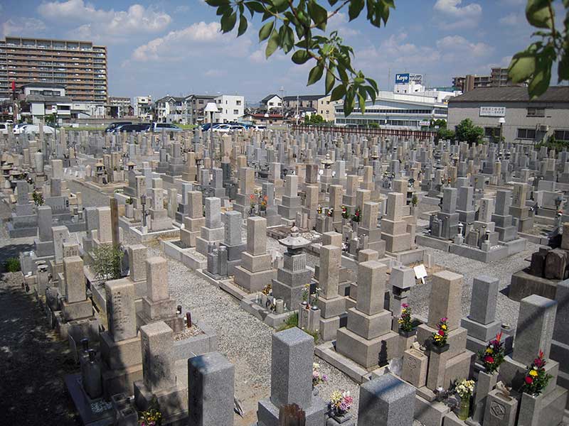 八尾市立 龍華墓地　明るい雰囲気の墓地