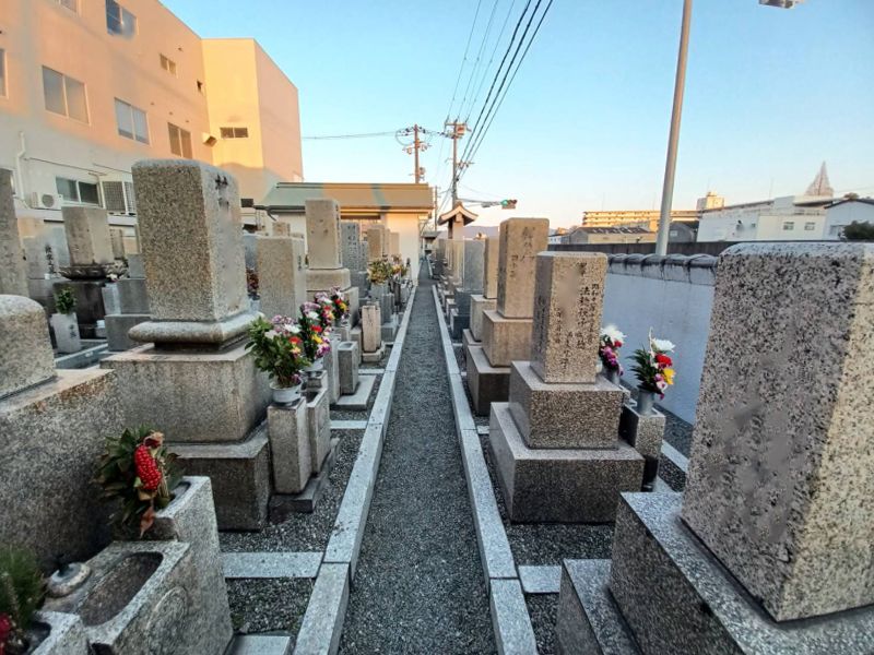 横堤墓地