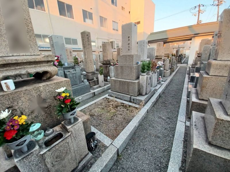 横堤墓地
