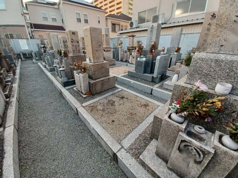 横堤墓地
