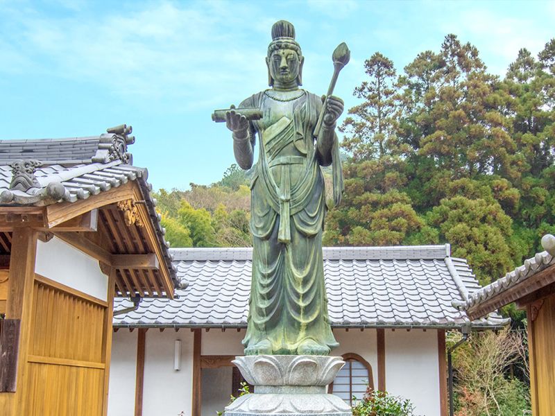 境内の大きな立像