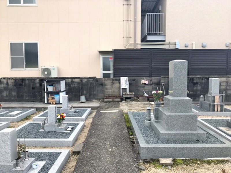 六条共同墓地
