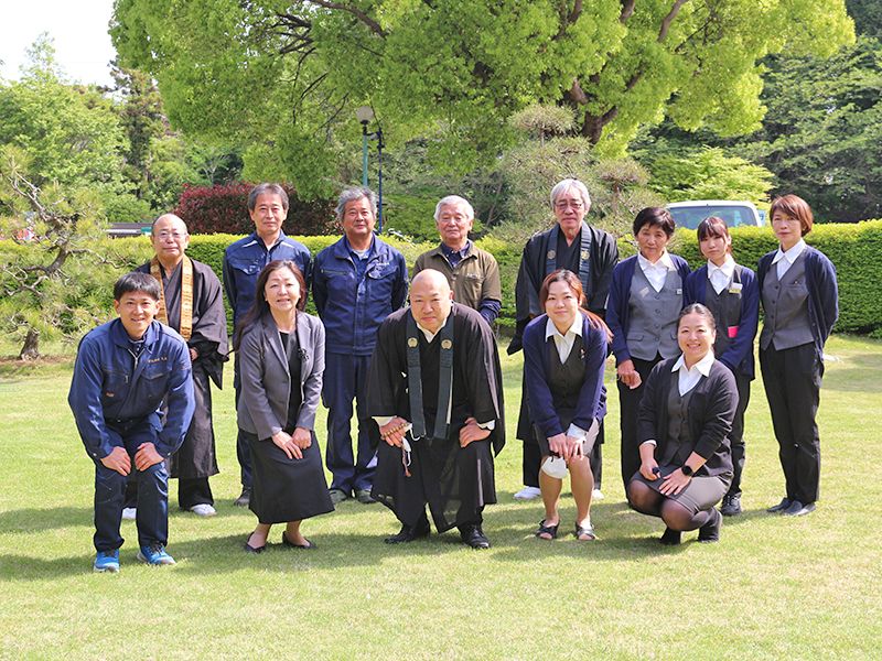 職員の集合写真