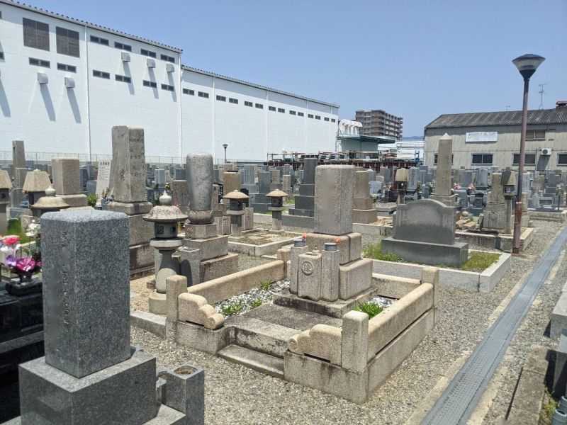 八尾市立 龍華墓地