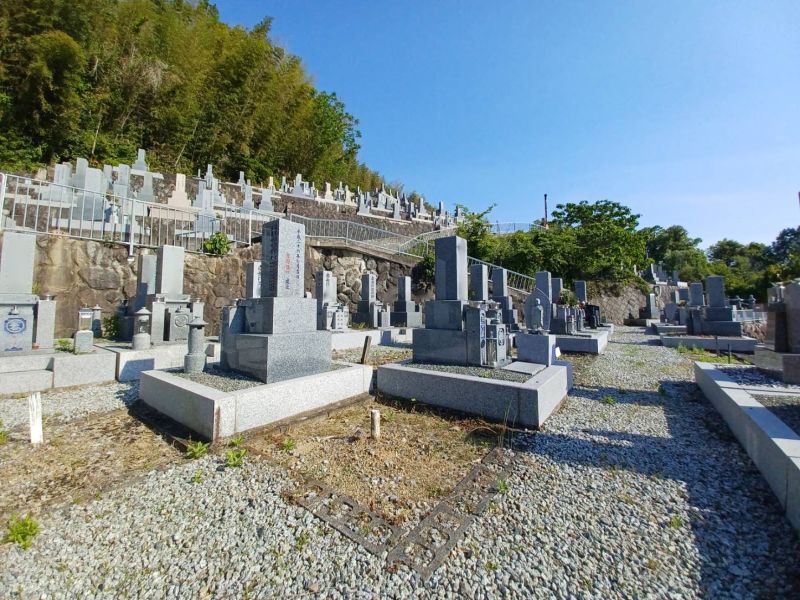 横小路墓地