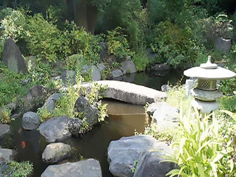 飯盛山仁王院 鎖大師青蓮寺　趣のある境内風景