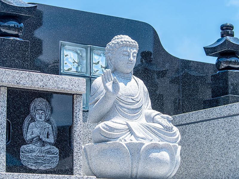 仏像を備えた納骨壇