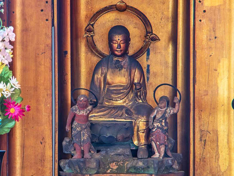 厨子内の座像