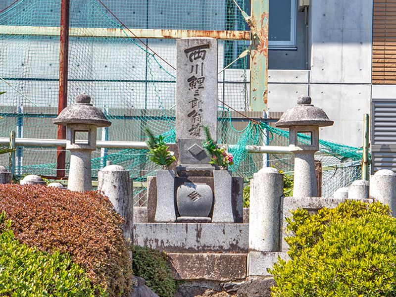 石仏が並ぶ供養所