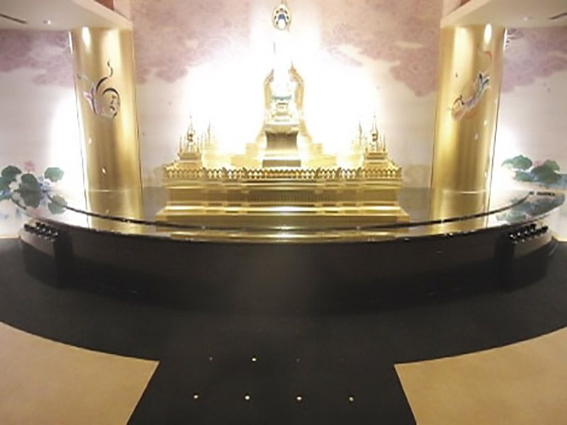 春秋苑 青蓮堂 屋内御廟 　荘厳な参拝ホール