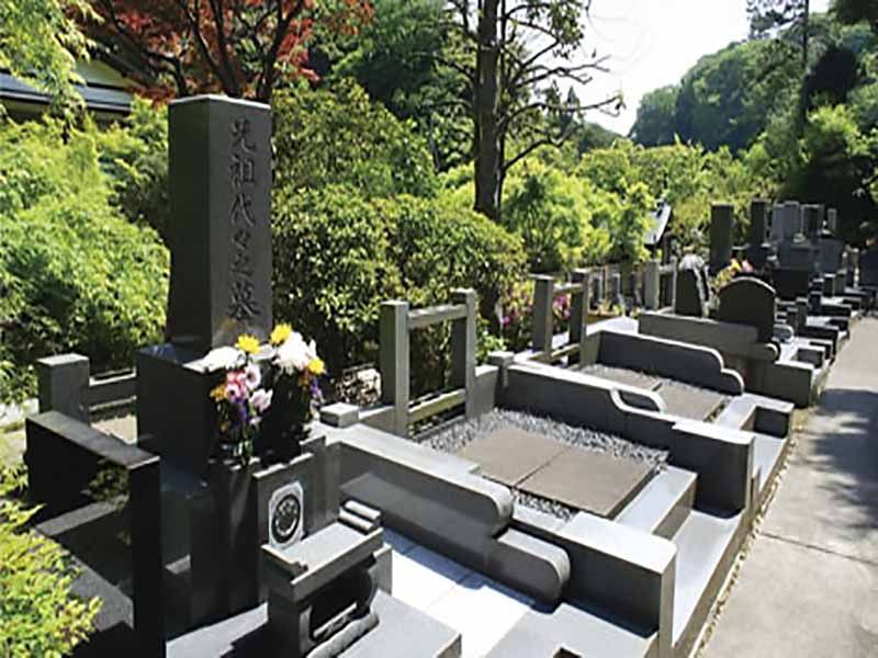 龍峰院　緑に囲まれた墓域