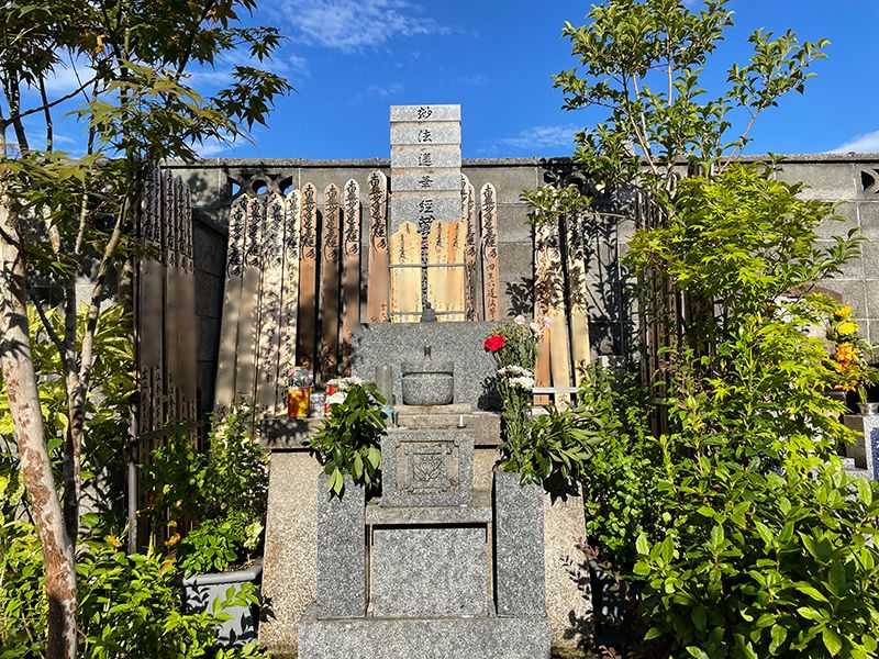 合同墓「萬霊供養塔（ばんれいくようとう）」