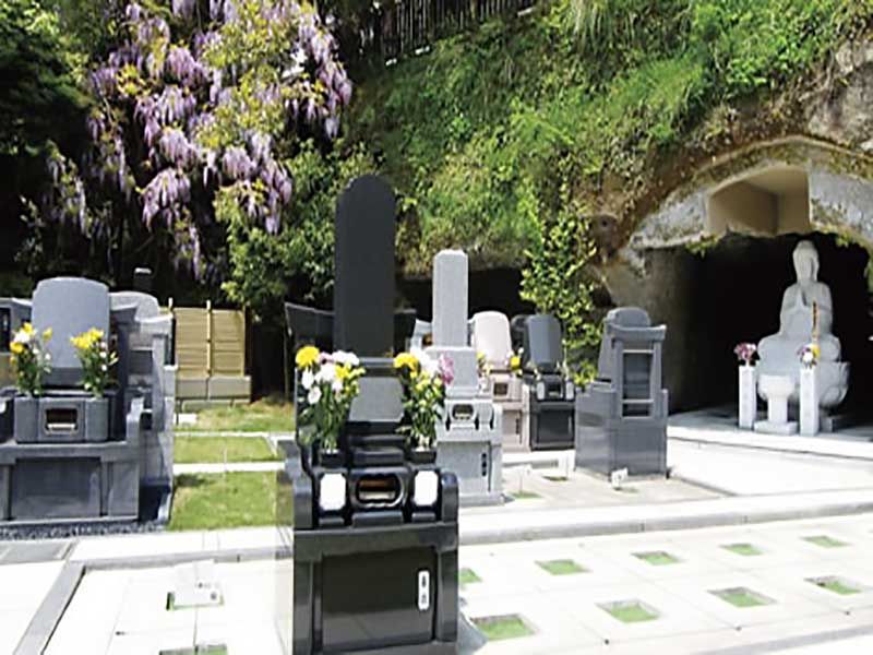 鎌倉聖地　平坦な区画でどなたでも安心してお参りできる墓域