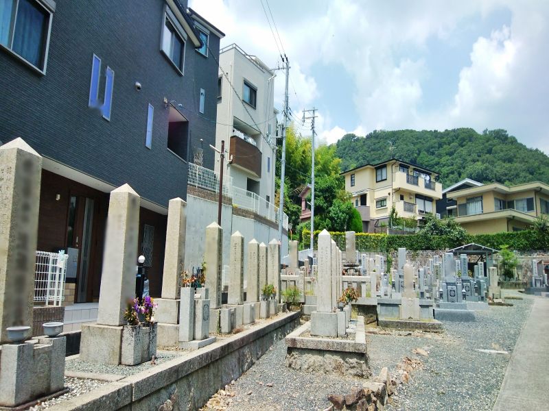 東秦共同墓地