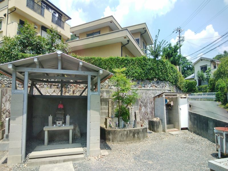 東秦共同墓地