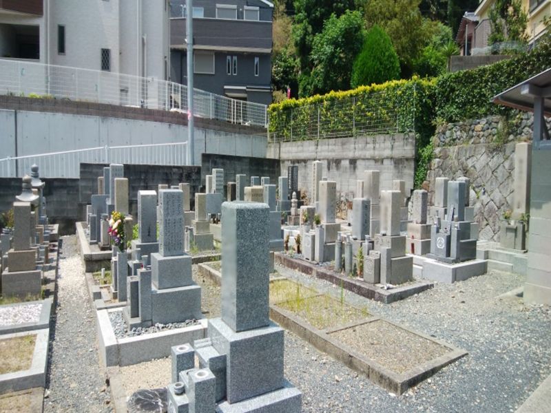 東秦共同墓地