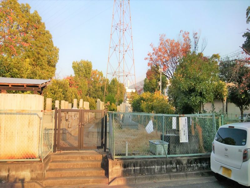 鳥飼野々自治会三組墓地