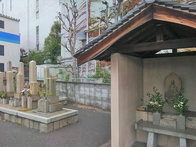 鳥飼中共同墓地
