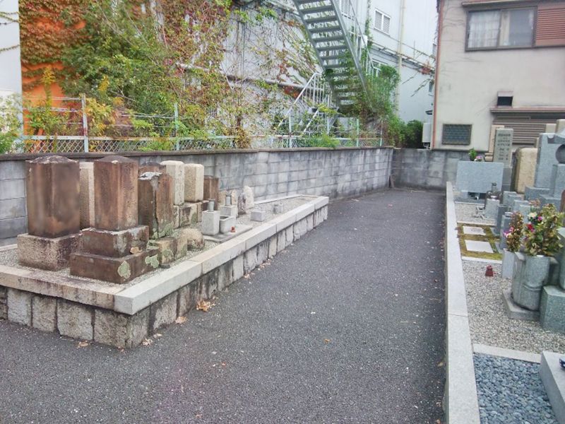 鳥飼中共同墓地