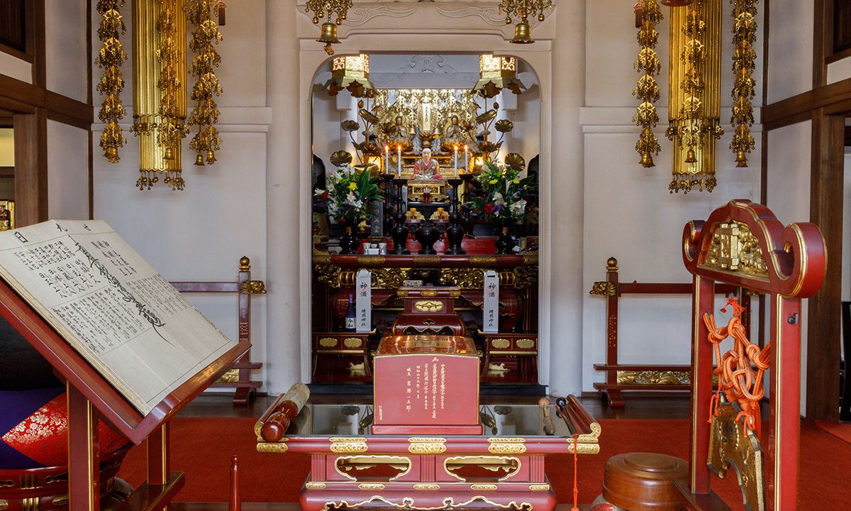 本堂内陣