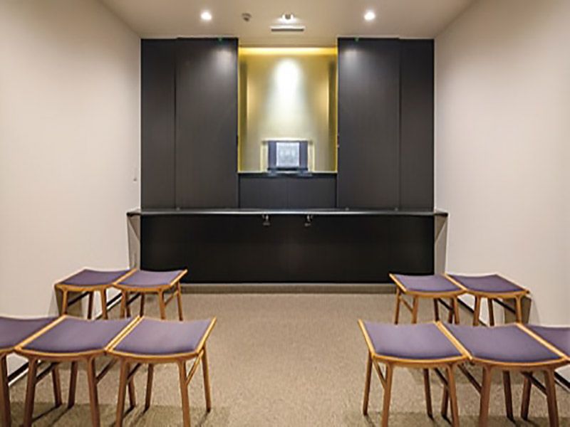 春秋苑 青蓮堂 屋内御廟 　落ち着いた雰囲気の「特別参拝室」