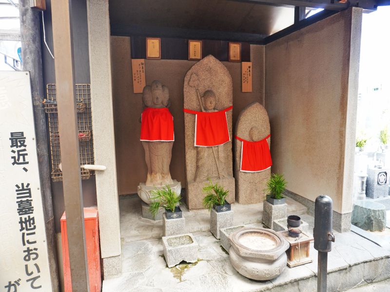 阿坂墓地