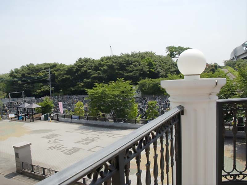 川口聖地公園セントソフィア　欧風の霊園風景