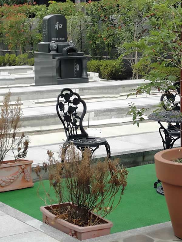 南千住浄苑　整備された苑内