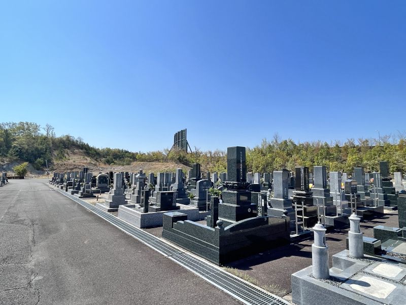 達磨霊園 晴れ間が広がる園内