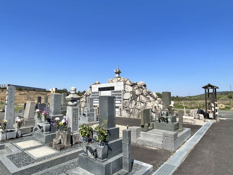 達磨霊園 目立つ位置にある永代供養墓