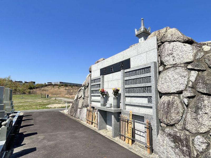 達磨霊園 永代供養墓「浄光塔」の墓前