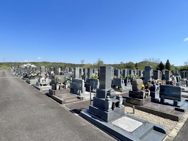 達磨霊園 周りを緑に囲まれた霊園内