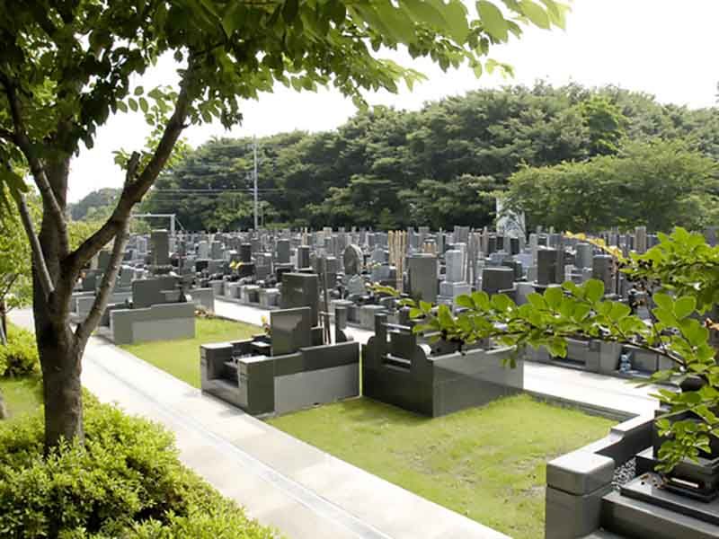 川口聖地公園セントソフィア　緑豊かな霊園風景