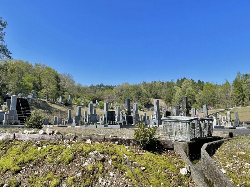 平和霊園 緑豊かな木々に囲まれた霊園内