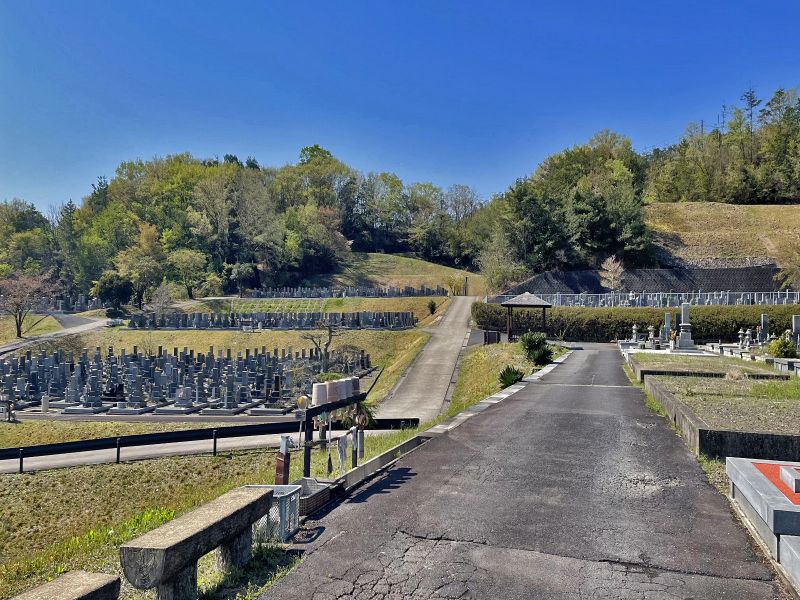 遠くまで広がる平和霊園