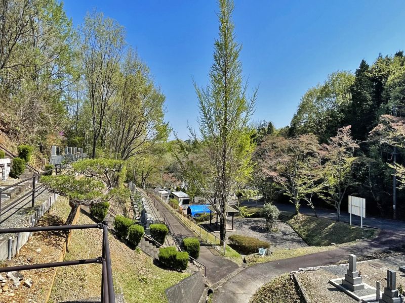 選定された美しい緑溢れる平和霊園 