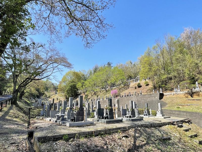 平和霊園 日当たりも良く木陰もある霊園内