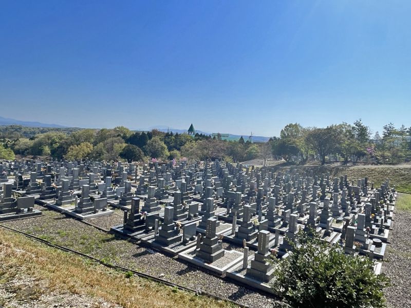 日当たり抜群の平和霊園