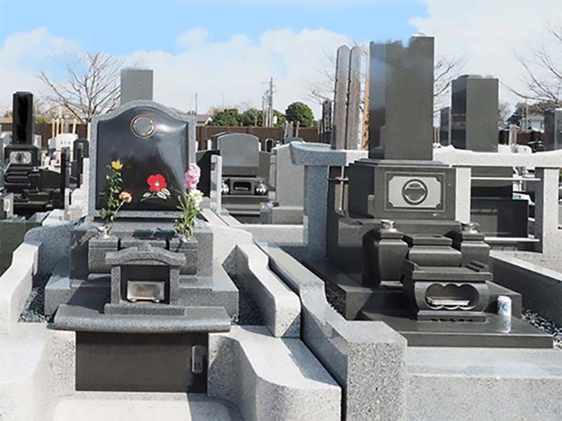 川越山城霊園　和型・洋型の墓石