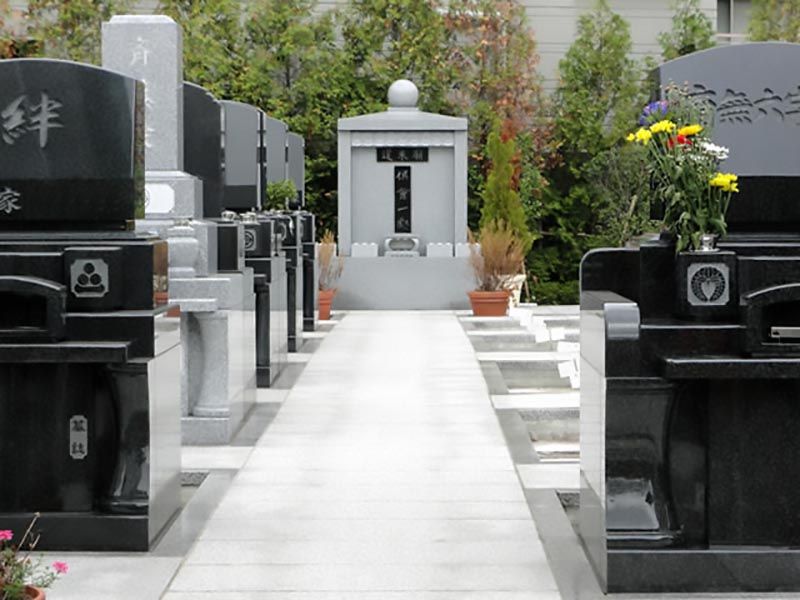 南千住浄苑　バリアフリーの参道