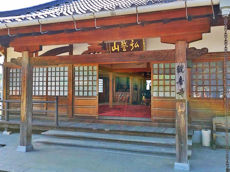 観音寺墓堂