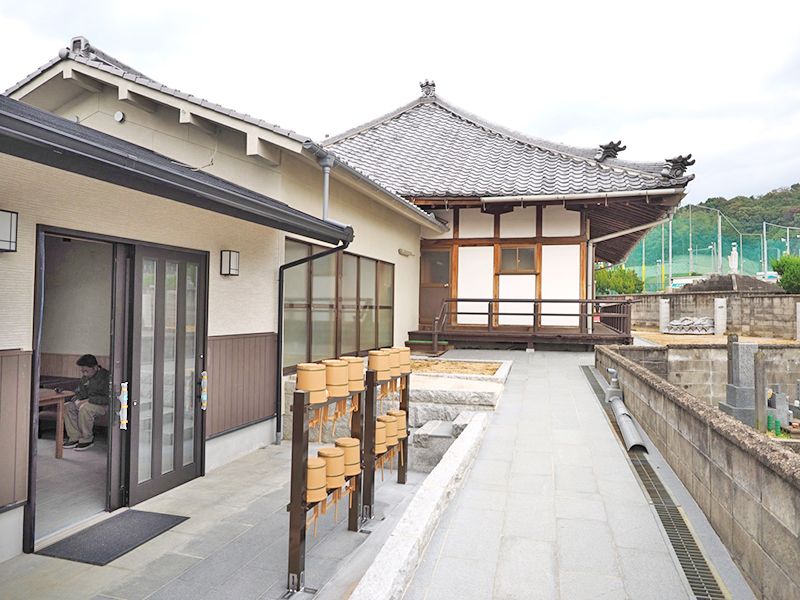 観音寺墓堂