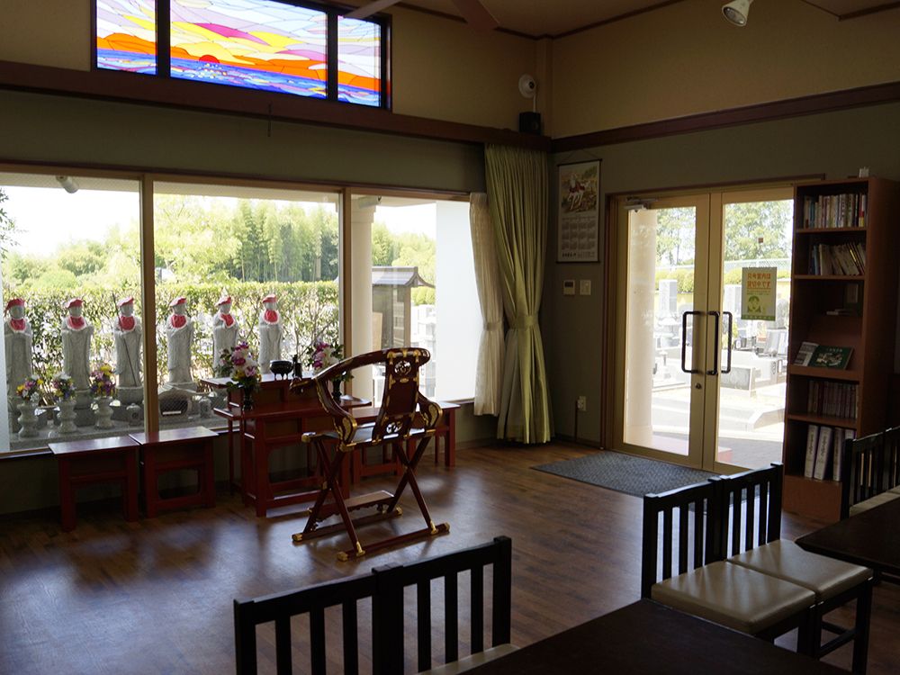 美原ロイヤルメモリアルパーク　法要施設内部