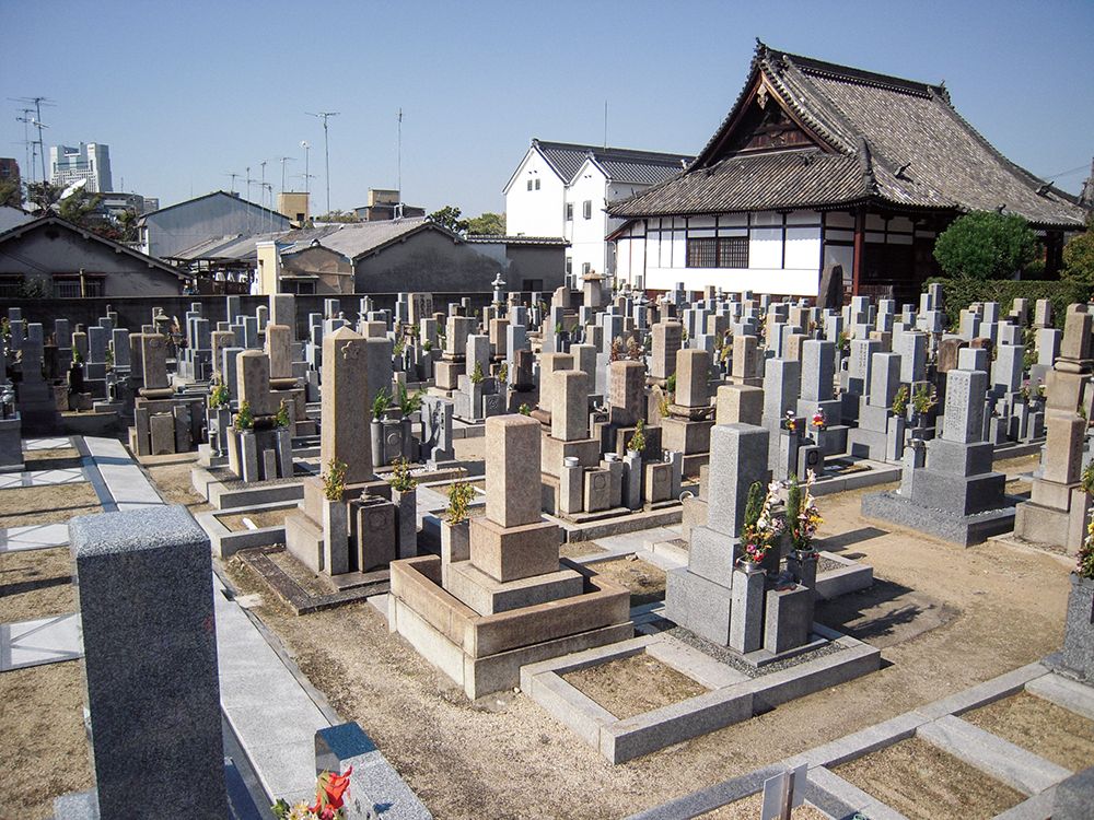 銀山寺墓地　開放感のある墓地内