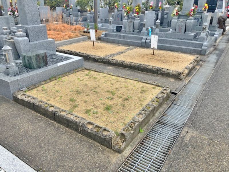 小土墓地