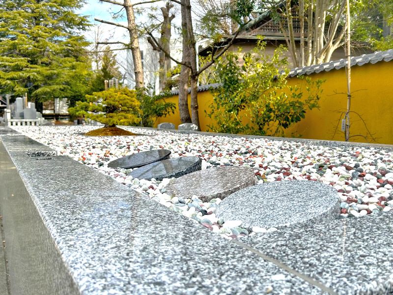 実相寺墓苑