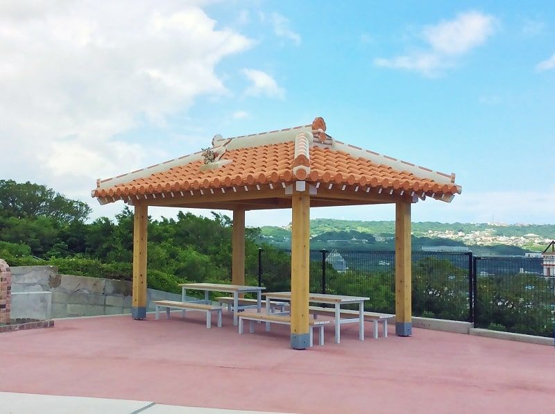 八重瀬メモリアルパークの休憩場